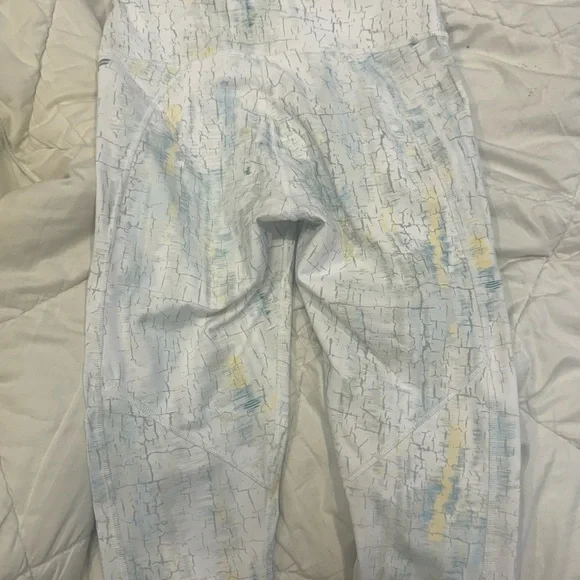 Patterned Leggings never used - Picture 3 of 4